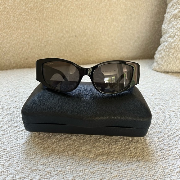 Balenciaga black sunglasses - Picture 2 of 5